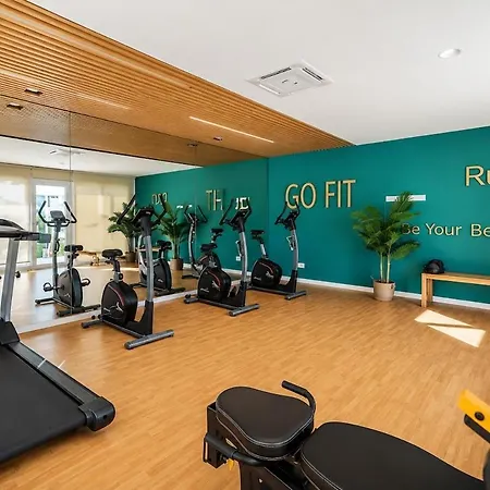 Modern 2br With Pool&terrace Golden Mile Apartamento
